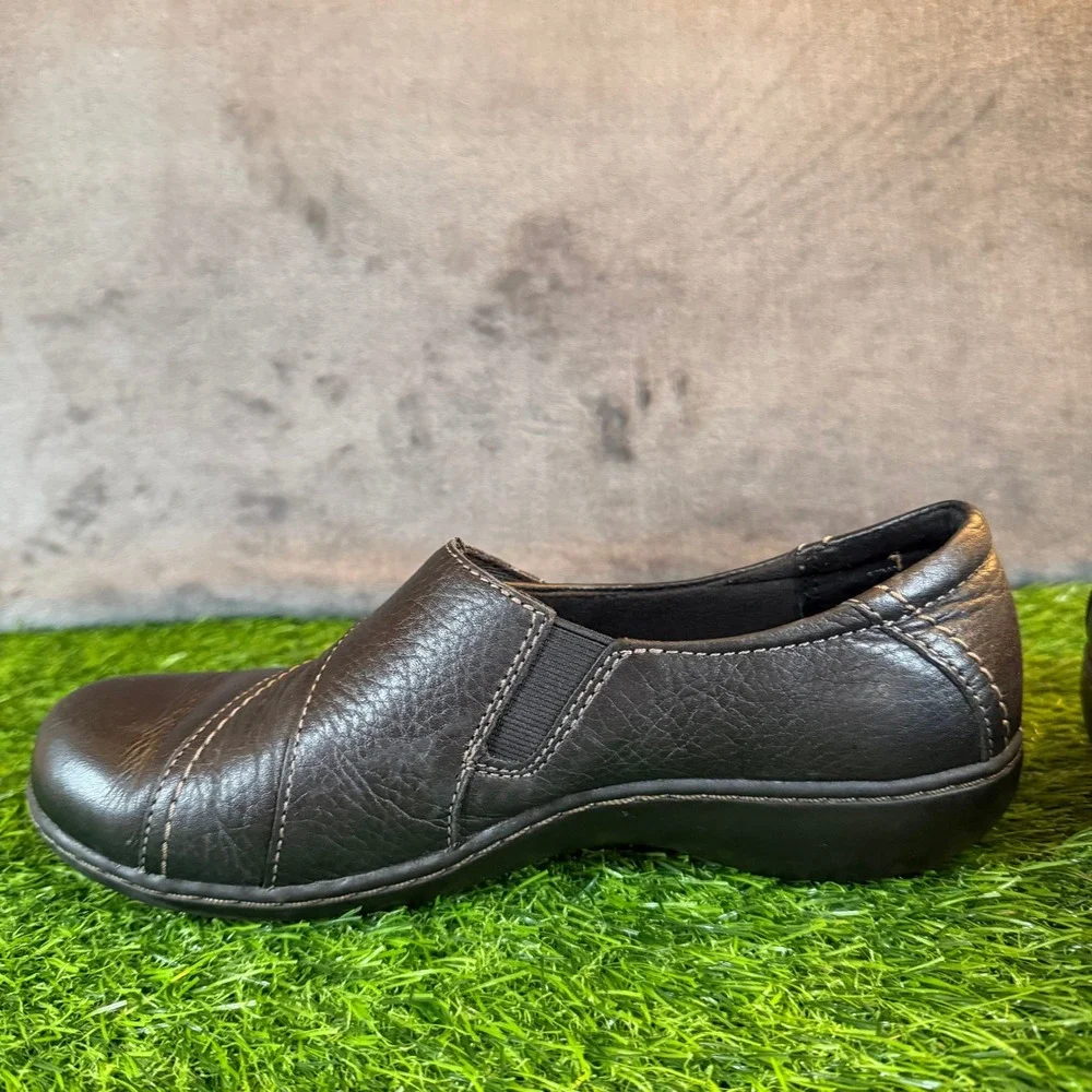 Clarks Bendables Black Leather‎ Button Slip On Flats Shoes Womens size 7 M